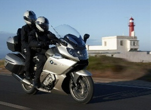 Aluguer de mota Hp Motorrad e casaco Spidi viagens na Itália Moto